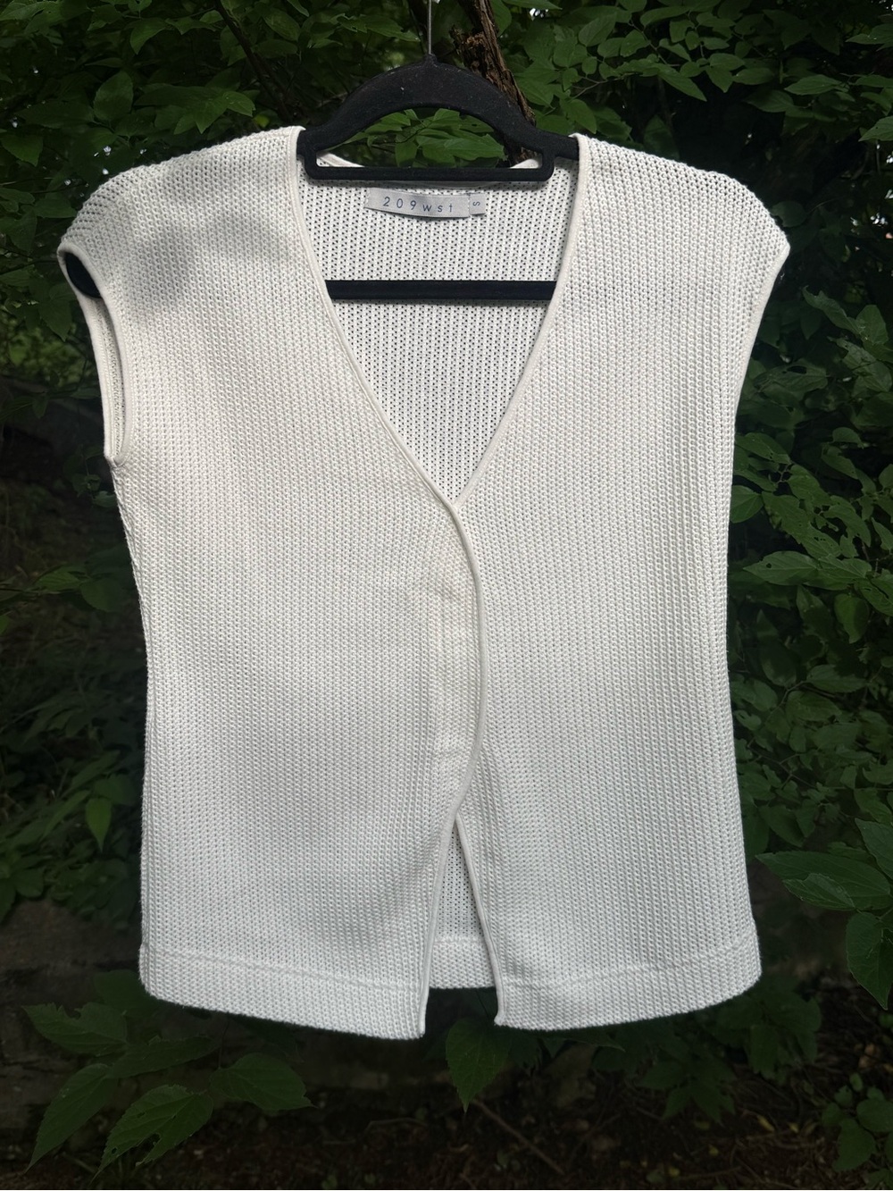 209 WST White V-Neck Knit Tank Top Size Small